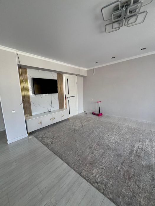 Продам 4-комнатную квартиру