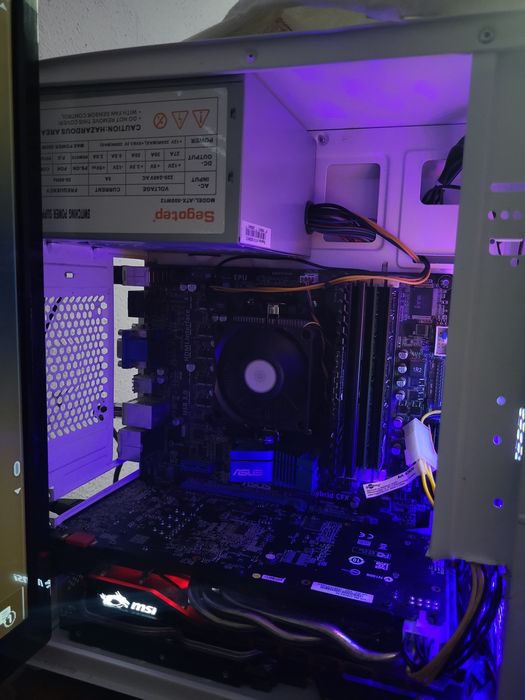 pc gaming + tastatura mecanica si mouse