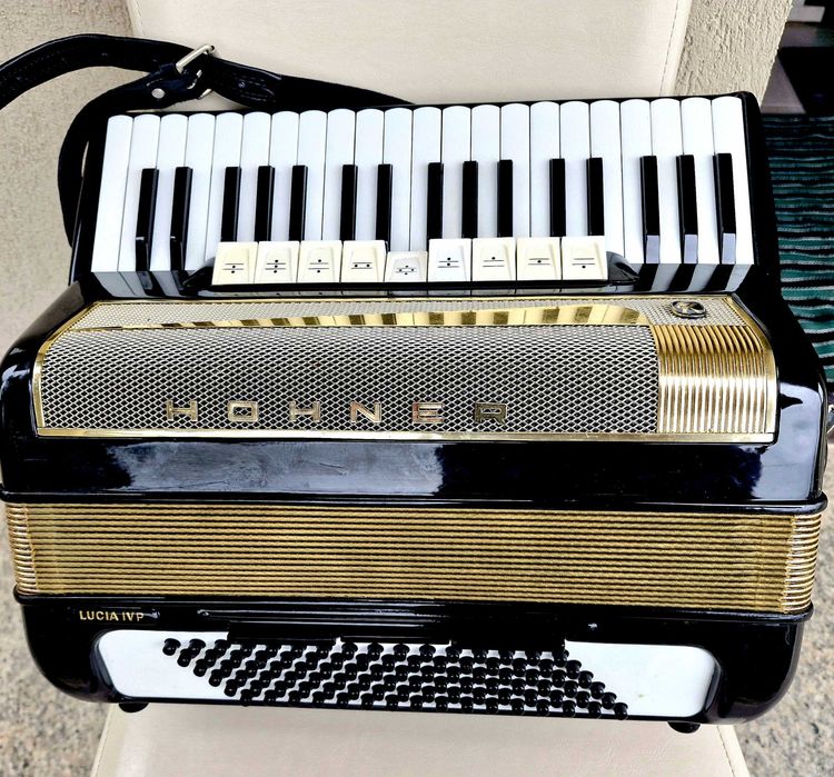 Acordeon Hohner Lucia 4 P  96 bași negru