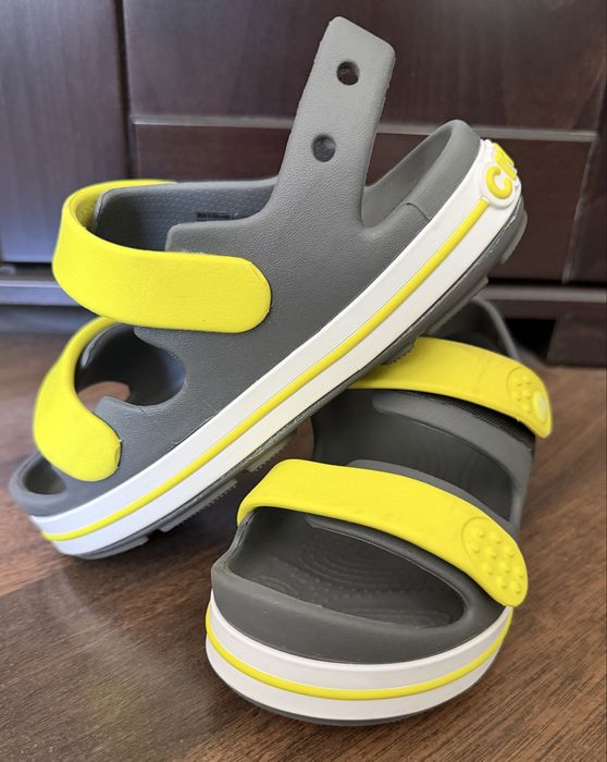 Сандали Crocs и боси обувки за деца