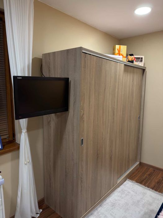 Гардероб с TV  с чупеща стойка