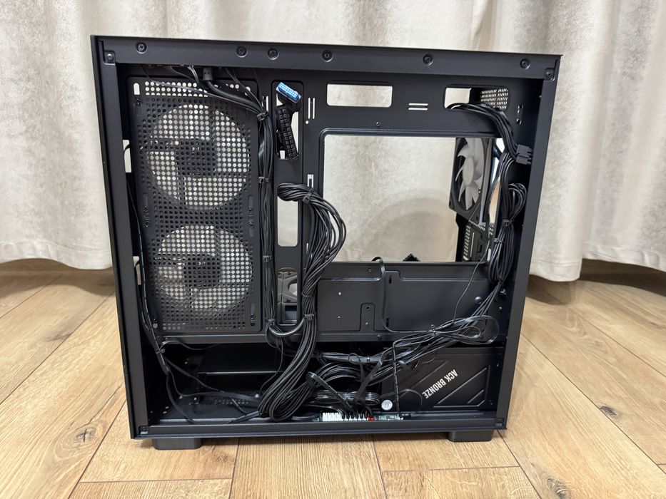 Carcasa gaming, sursa si ventilatoare RGB