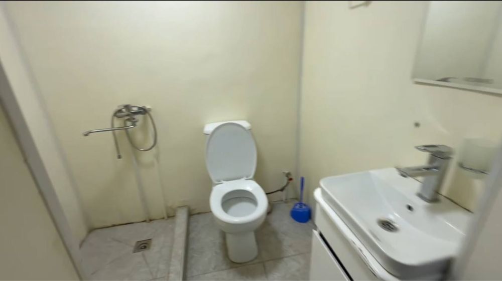 Думбирабад под офис цоклный этаж на фото нету ковры тоже поставит