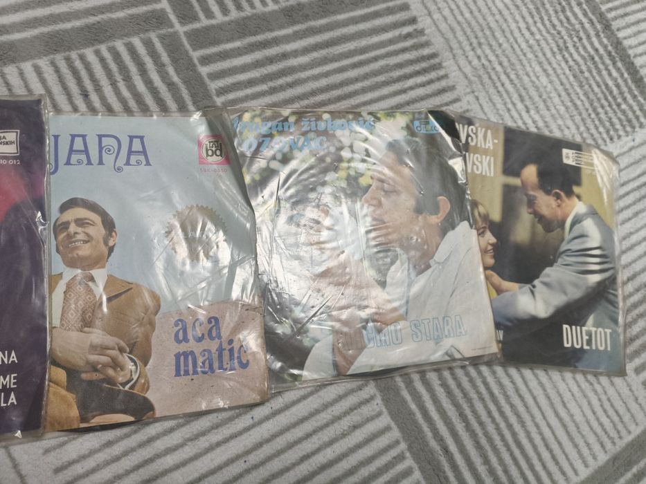 Грамофонни плочи малки и голями