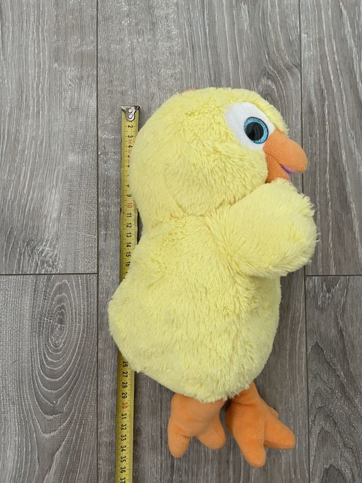 Pui din pluș cu ochi stralucitori