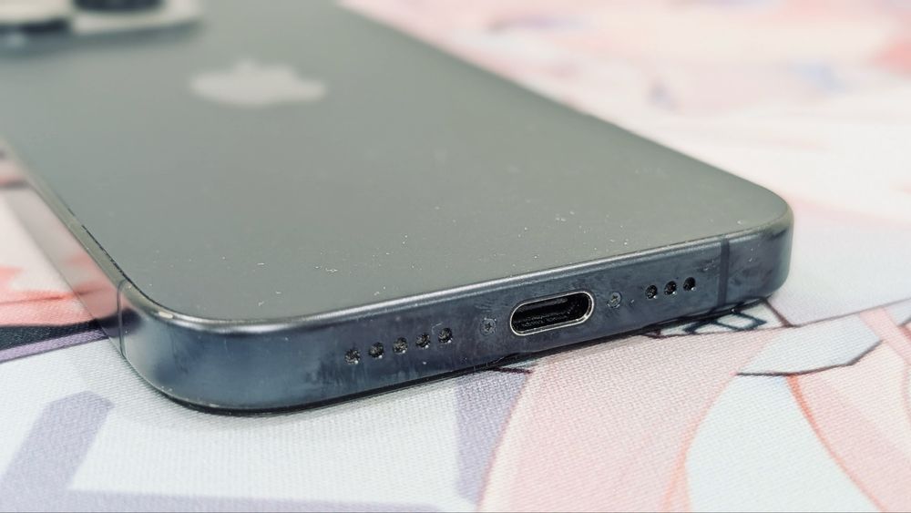 Iphone 15 pro продаю срочно