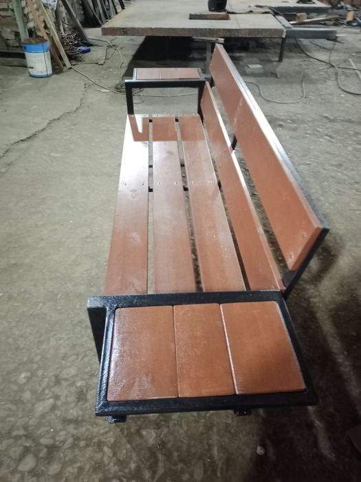 лавочка со столиками