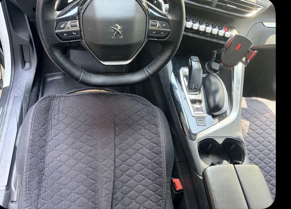 Продавам Peugeot 3008