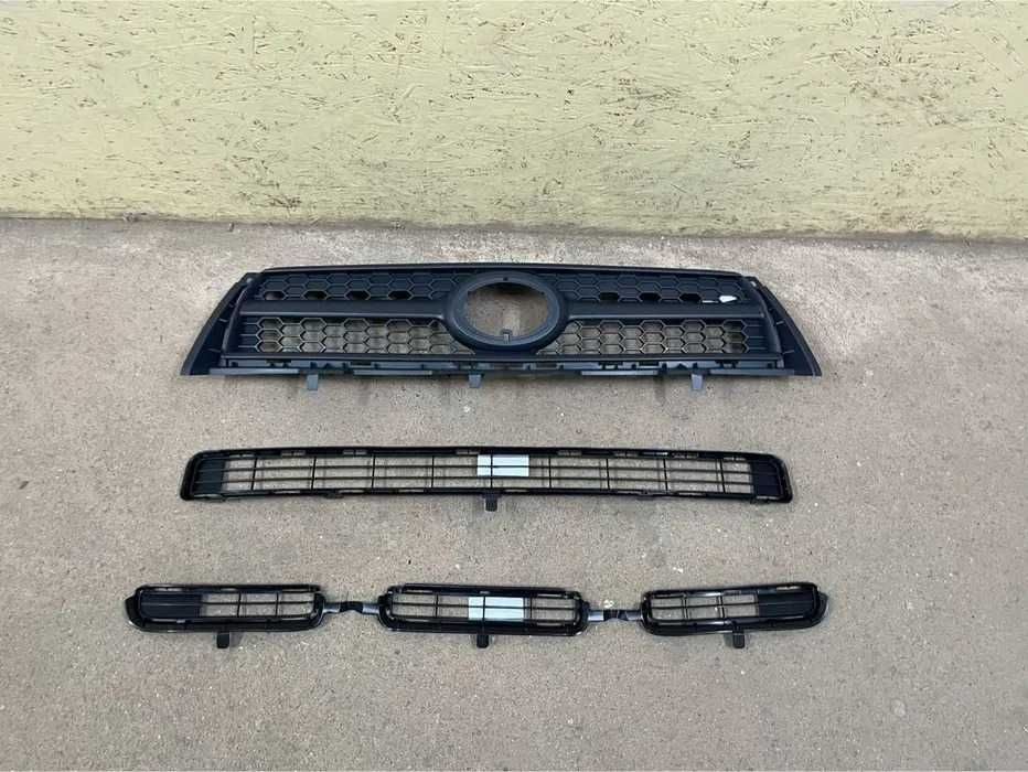 Решетка радиатора бампера Toyota Rav 4 / 09-12 Rav4 рав4