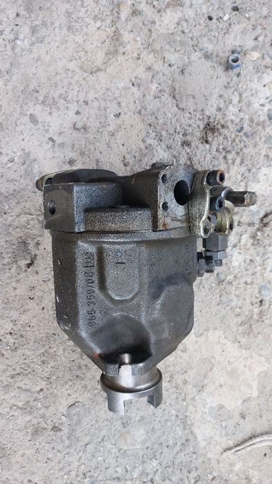 Vând pompa hidraulica