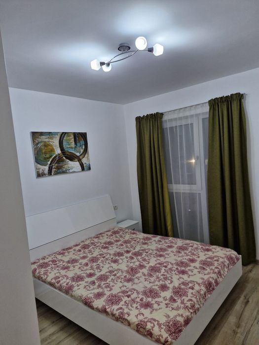 De inchiriat apartament cu 3 camere pe Aradului
