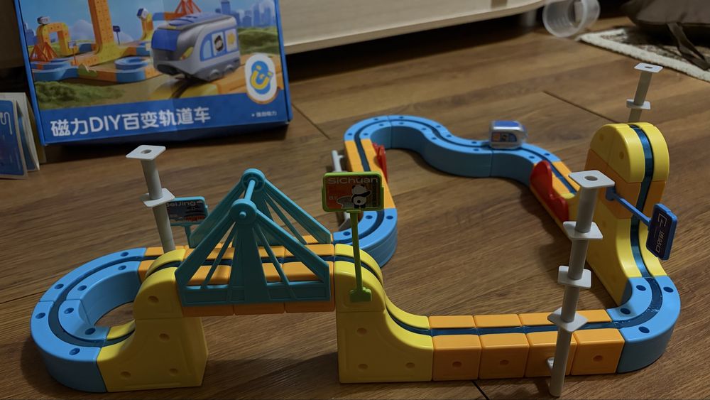 Игрушка магнитный поезд