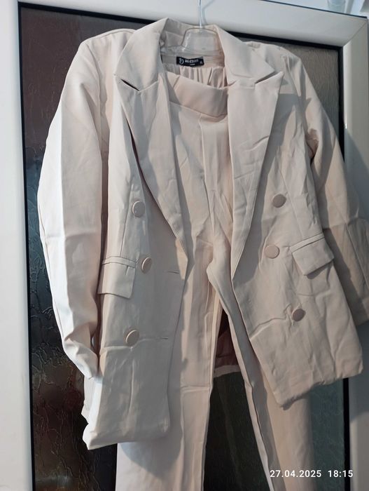 елегантен дамски костюм