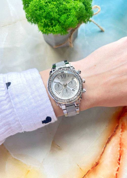 Ceas de mână damă Model 6 – Design Elegant – Cutie Cadou Inclusă