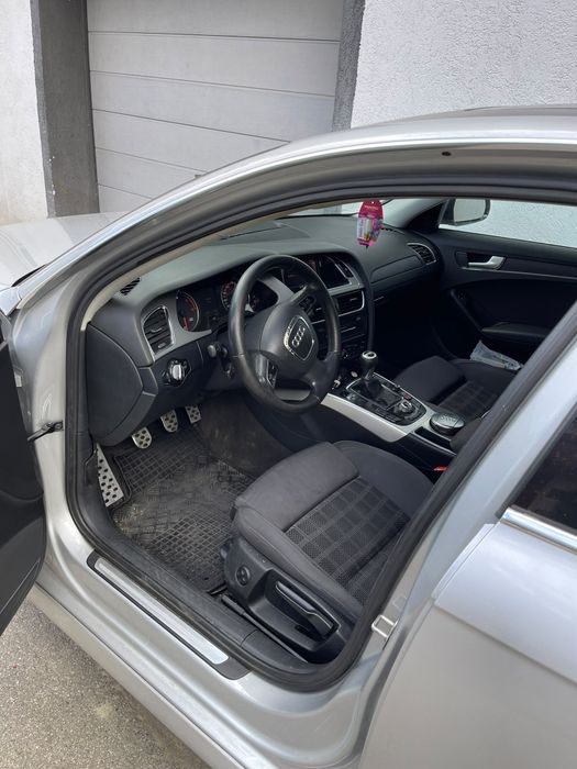 Vând Audi A4 B8  2011