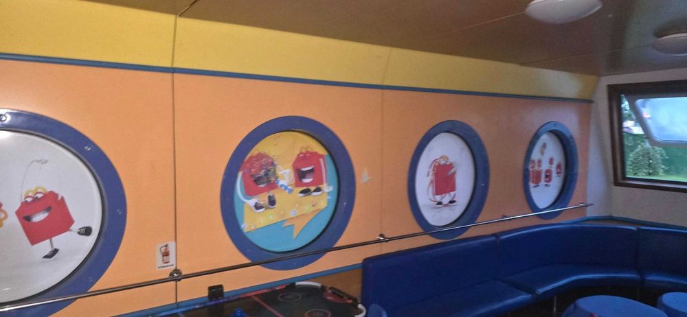 VAND AFACERE LA CHEIE - container MC DONALDS loc de joaca