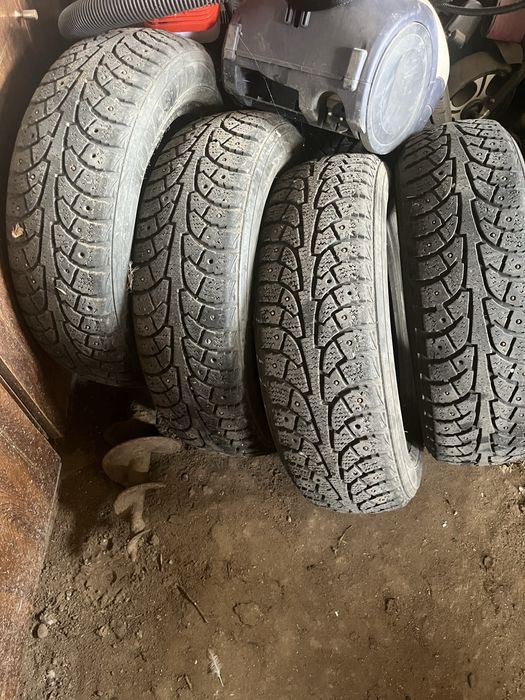 Продам зимние покрышки р14 175/65