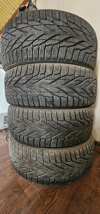 Продаётся комплект зимней резины "Nokian" в отличном состоянии.