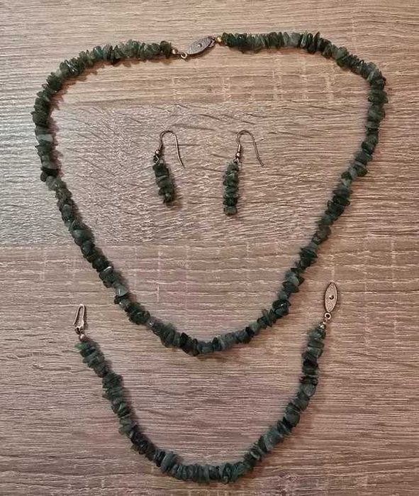 Seturi de bijuterii din malachit, perle și ochi de tigru