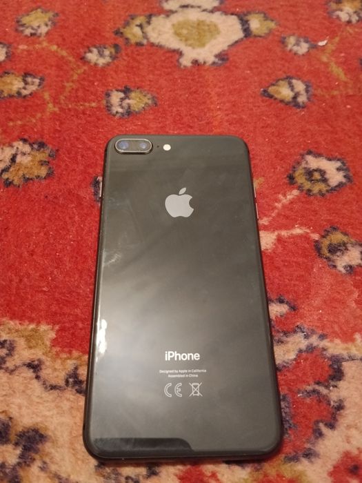 Айфон 8  в хорошем состояний