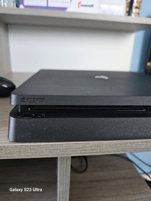 Плейстейшън 4 слим