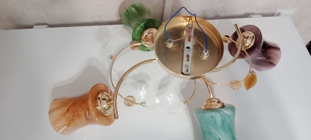Продам люстру на прихожей