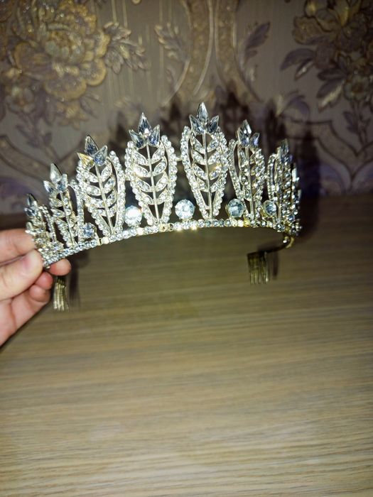 Kumushrang diadema toj