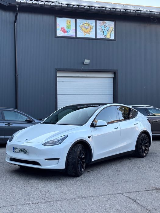 Tesla model Y , Standard Range