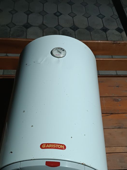Продам водонагреватель электрический ARISTON
