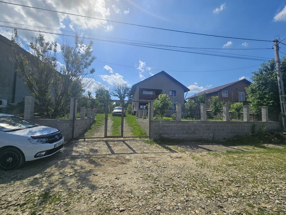 Proprietar vând Vila.