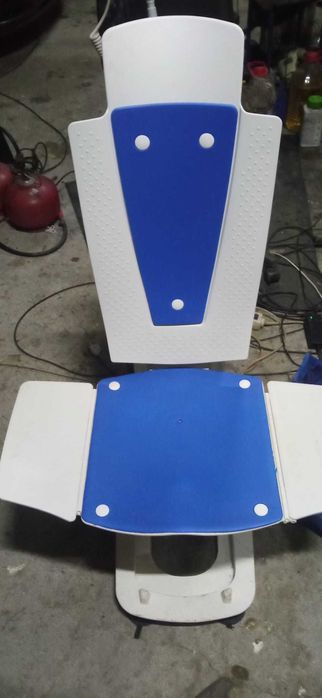 Lift pentru baie (persoane cu dizabilitati)