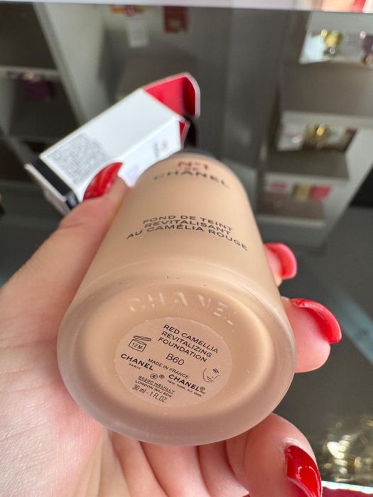 Chanel No 1 Fond de ten revitalizant cu camelie rosie, nuanta B60, 100% original!!!