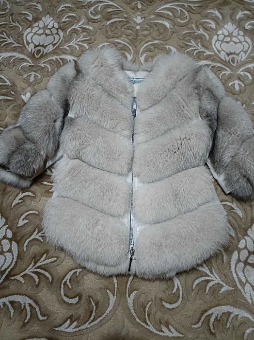 Vând haina de blană vulpe naturala