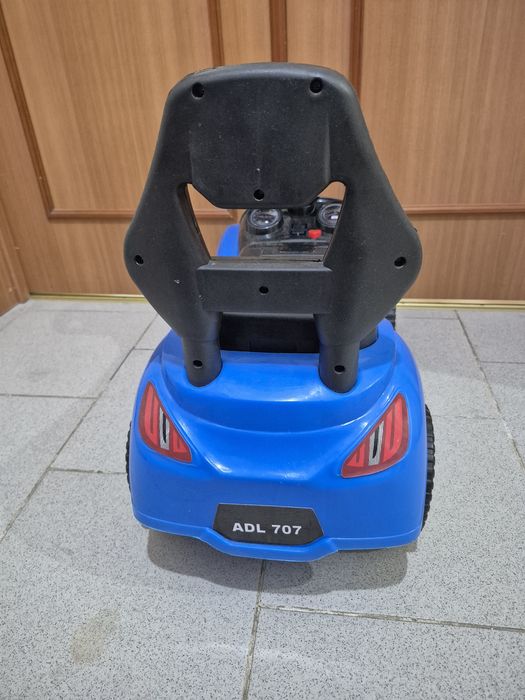 Машинка детская, каталка.