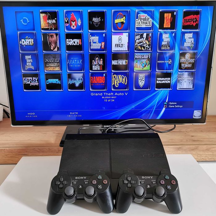 PS3 cu 40 jocuri bune + 2 manete wireless + NETFLIX + Youtube