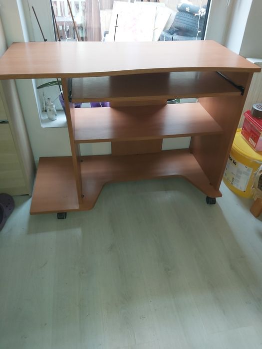 Mobila tv, birou cu scaun.