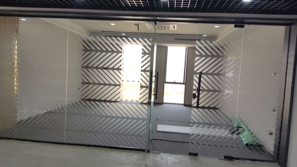 Tashqi reklama  Poligrafiya  Banner   bukva