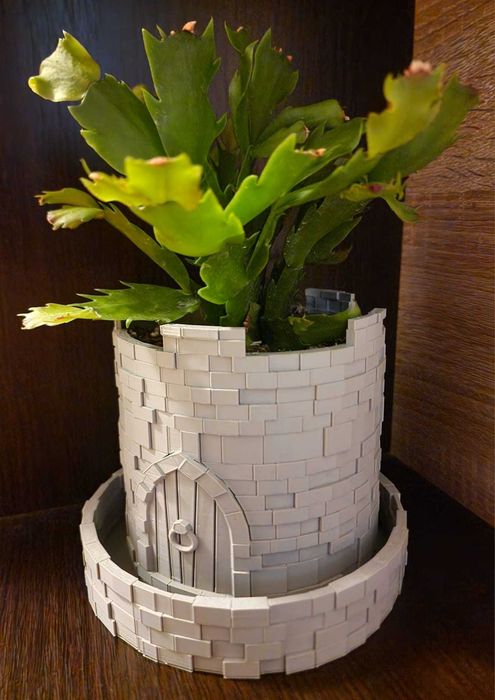 Ghiveci de plante in forma de castel + tavita
