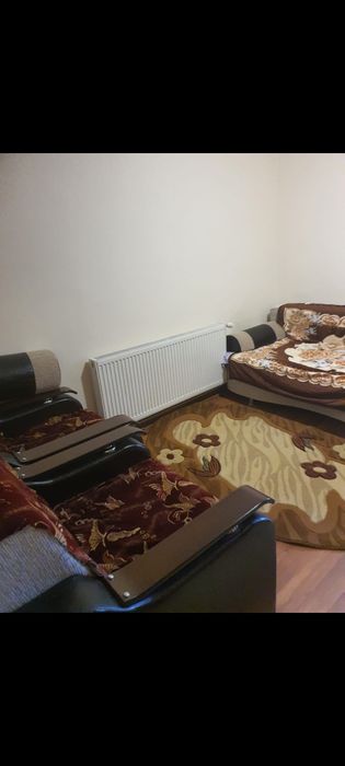 Închiriez garsoniera.