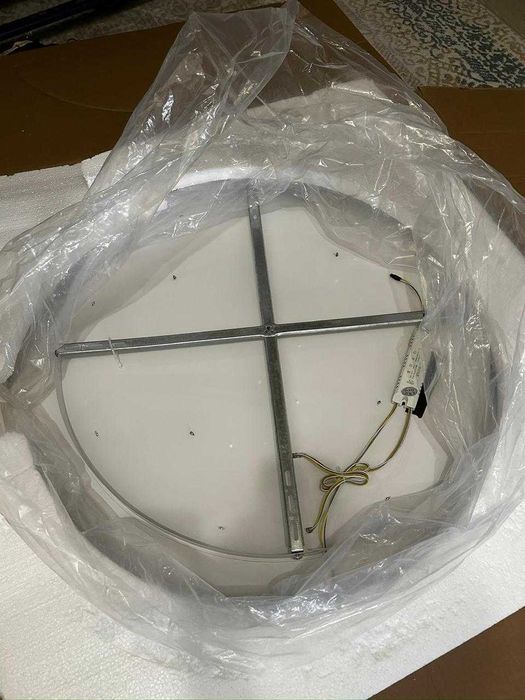 Продам LED люстру