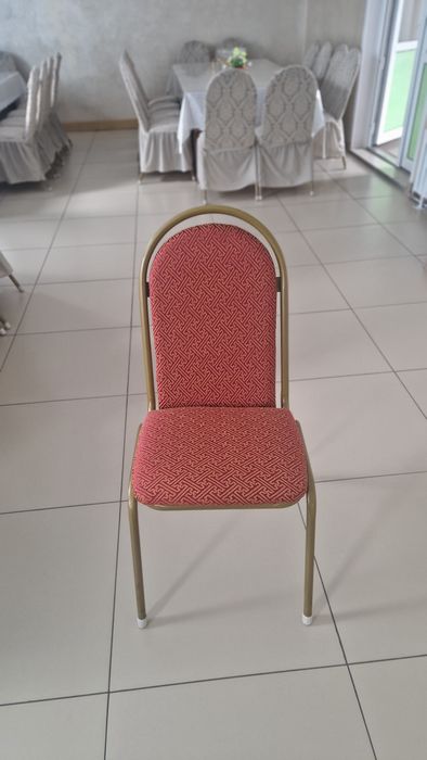 Стулья в количестве 70 штук