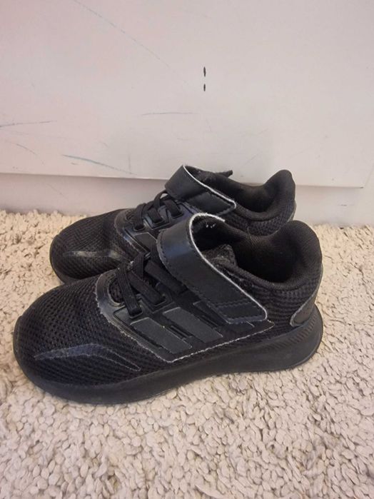 Adidasi Adiddas material textil