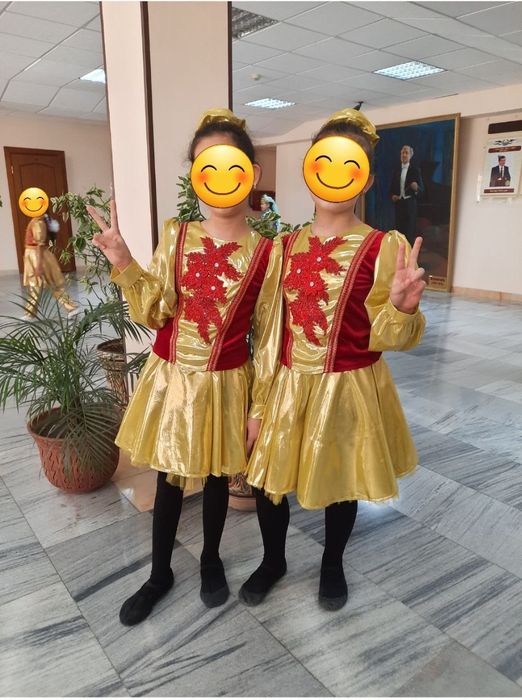 Продаю платья -костюмы для девочек