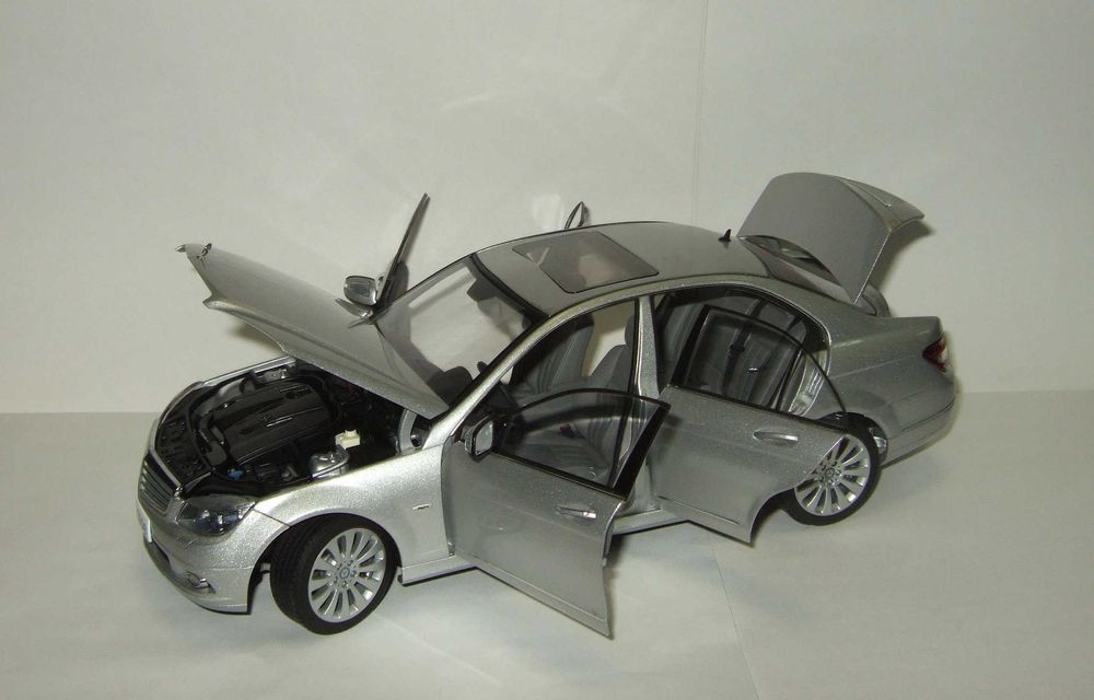 1:18 Mercedes-Benz C-Class (W204) silver.