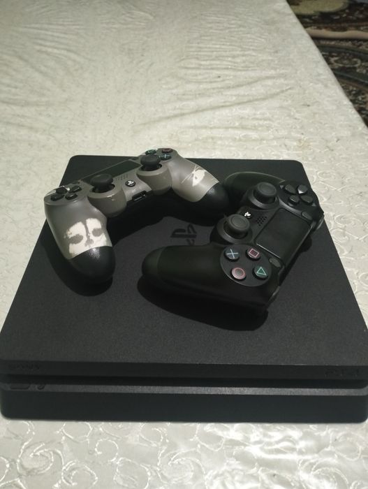 Ps 4  4 ta orginal pult 10+oyini bor xotira 1 tb