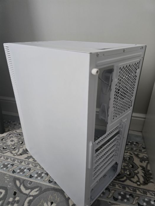 Компьютерный корпус FSP CMT192(W)