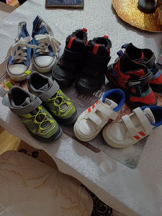 Vând încălțăminte