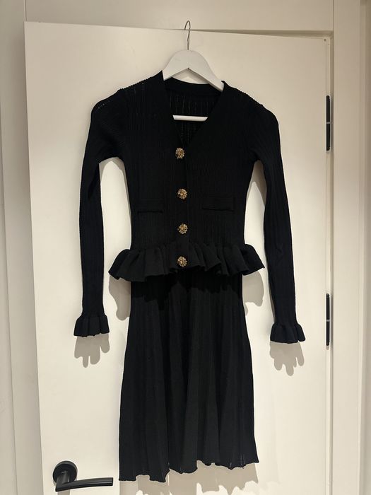 Черна рокля, размер М, нова, но без етикет