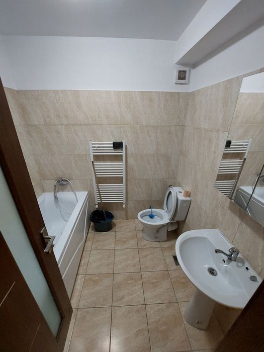Închiriez apartament cu 2 camere în zona Păcii, pe strada Drumul Bacriului nr. 30. Saltea nouă. Proaspăt zugrăvit integral. Es — fotografia 3