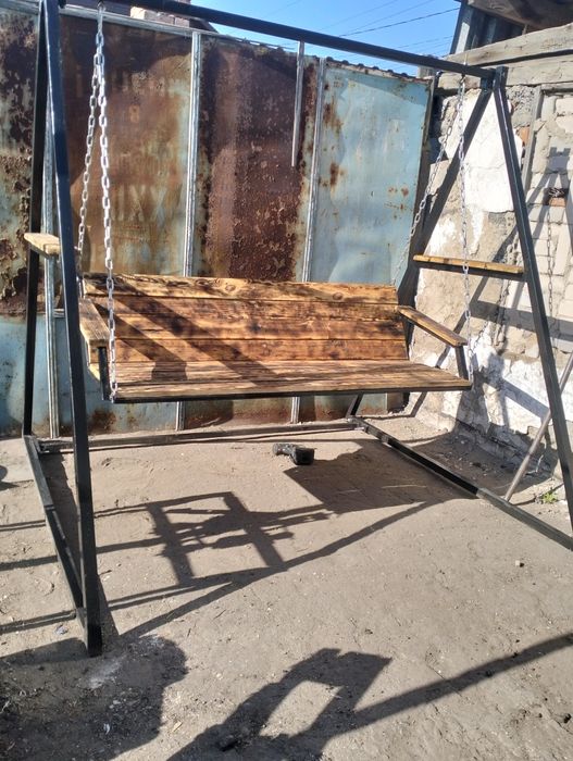 Продам качелю садовую.